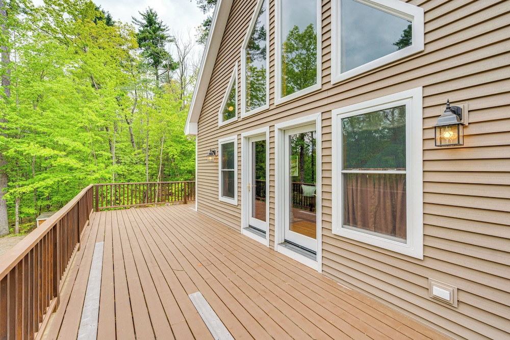 Ski, Hike & Fish: Cabin w/ Hot Tub in Conway