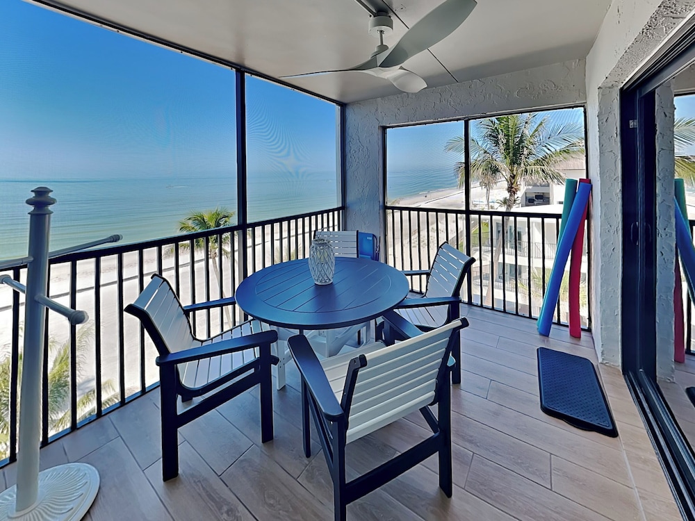 Seaside 4 by Distinctive Beach Rentals
