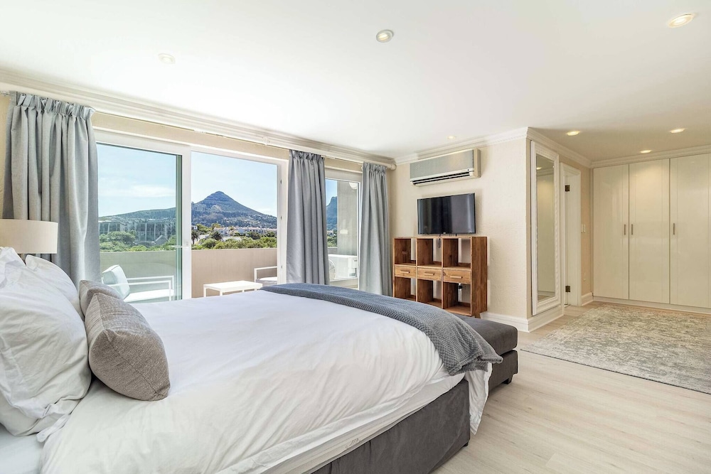 Beachfront Villa, Beach Club, Houtbay