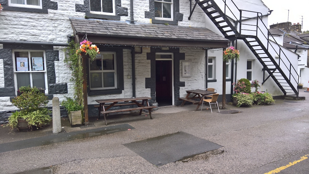 Black Bull Hotel