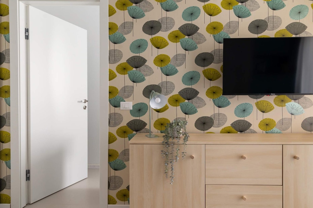 w Refined 1BR Steps From Milan s Cultural Core