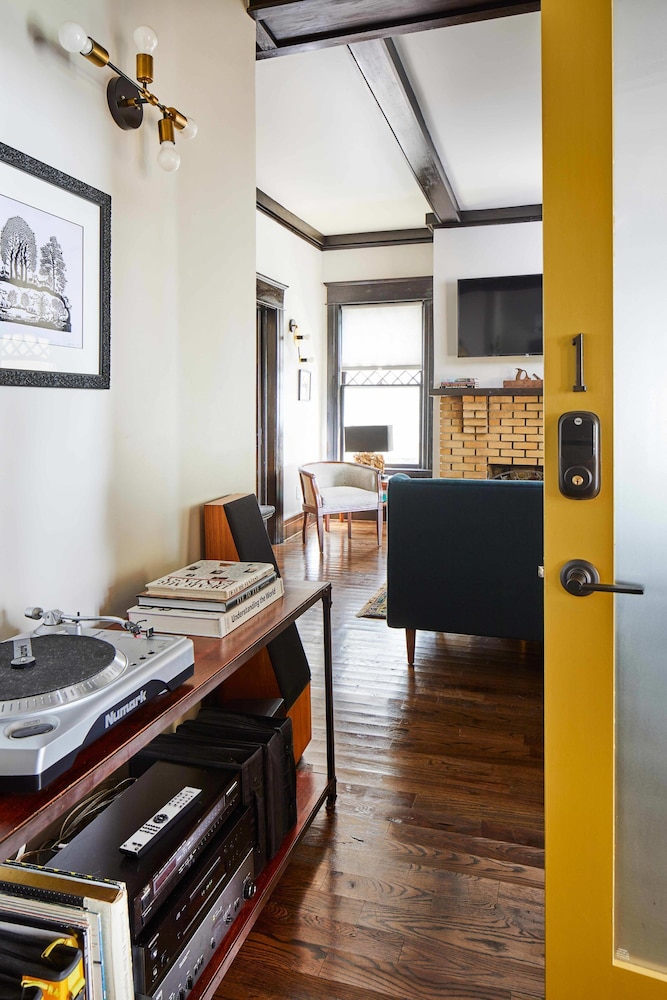 Apt1 Charles - Step-free Accessible Dog-friendly