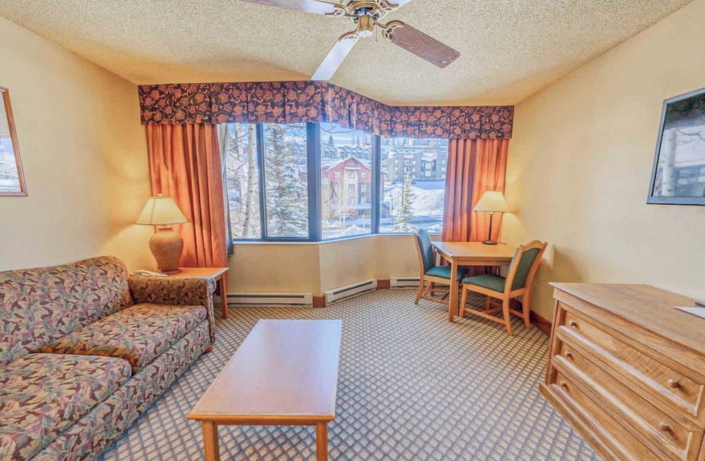 The Grand Lodge by Traverse Hospitality (No Resort Fees)