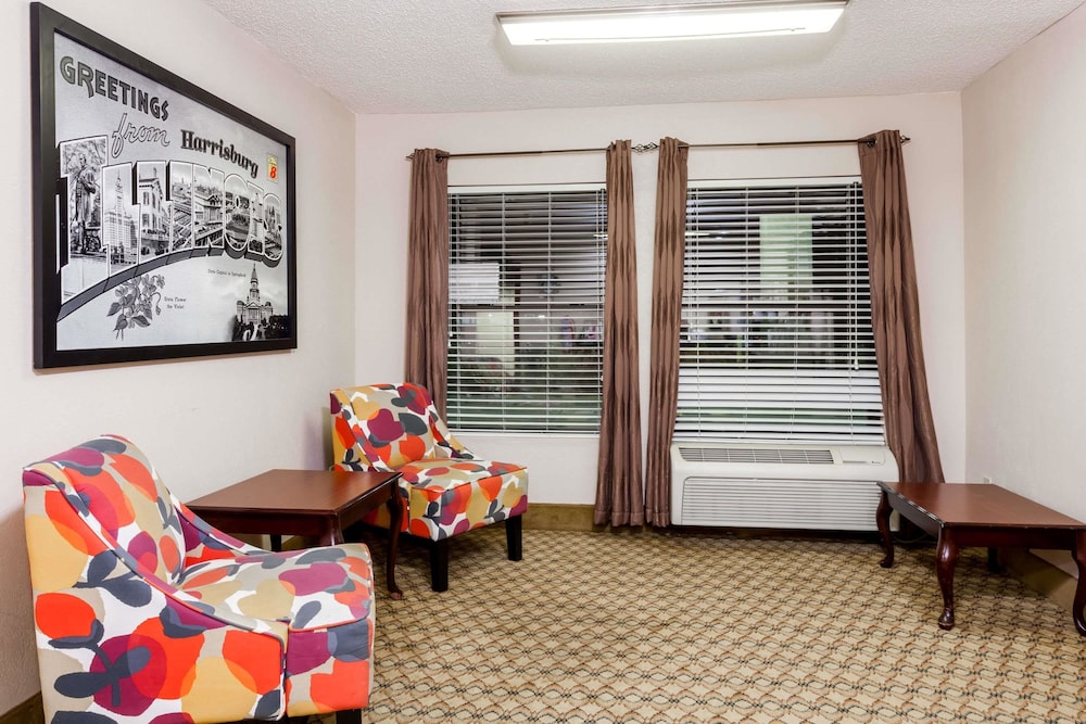 Super 8 by Wyndham Harrisburg