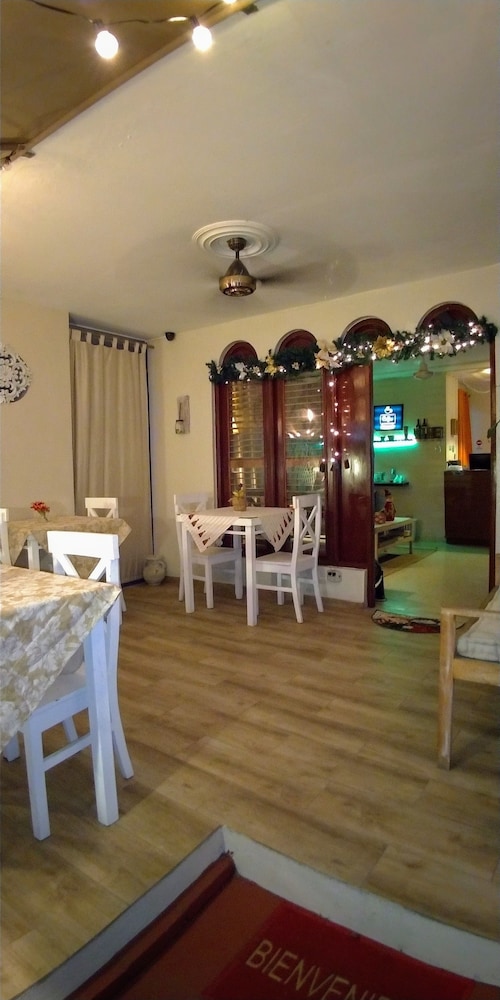 Via Emilia Bed and Breakfast Restaurante