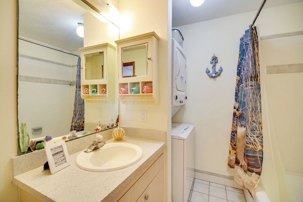 Next to Turtle Preserve: Oceanside Florida Retreat