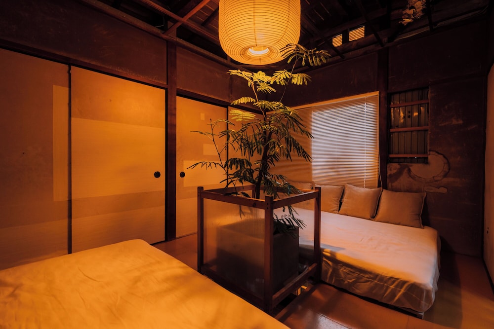 Ivy Place Harajuku Urban Steel Teahouse