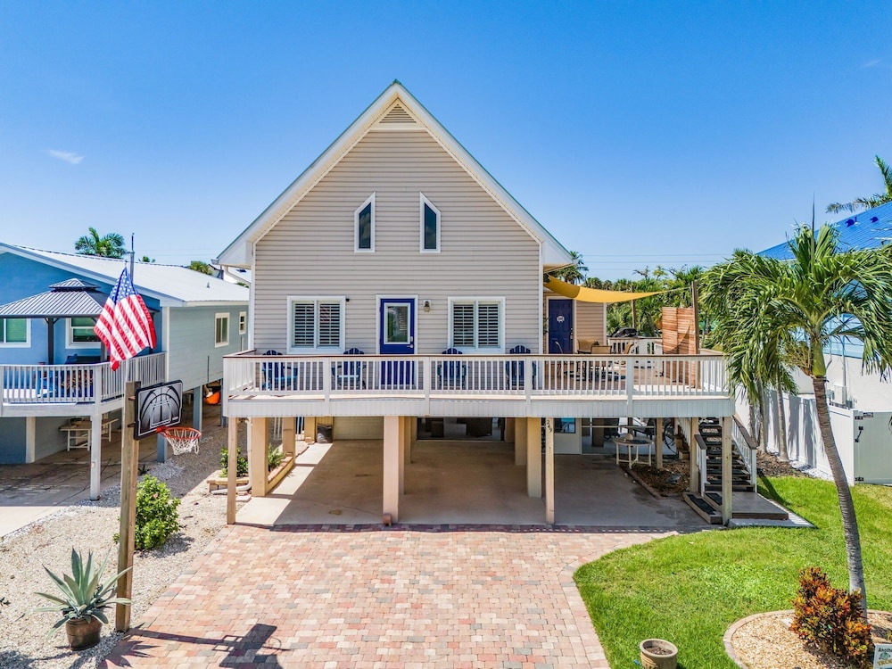 249 Pearl Paradise: 3br/3ba Pool Home! 3 Bedroom Home