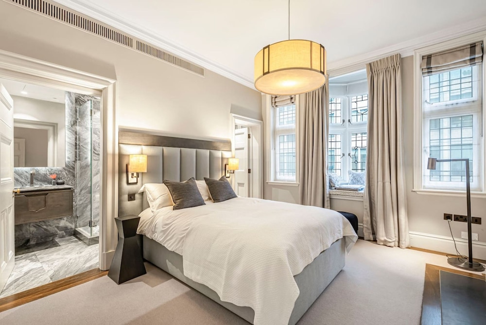 Mayfair Home Private Parking Central AC
