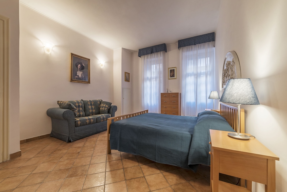 San Lorenzo Roomy Apartment