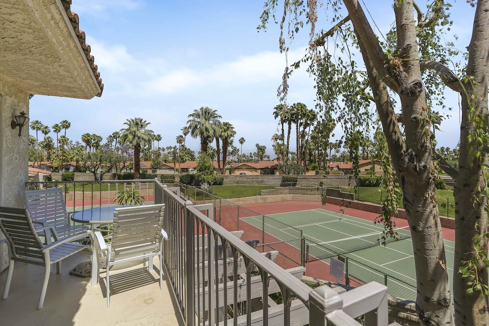 Stylish Condo With Panoramic View Community Pool