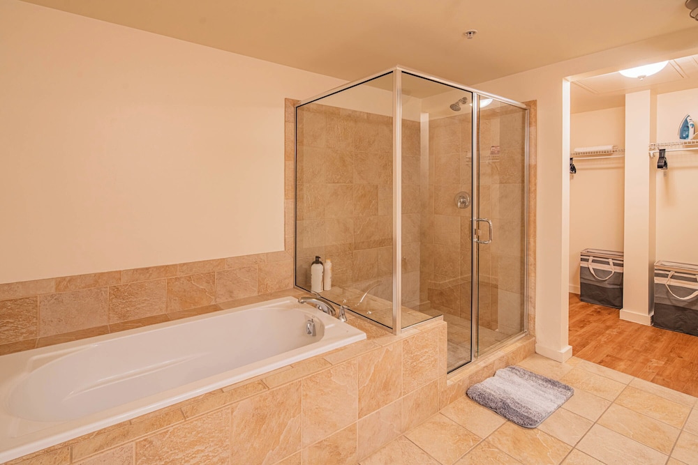 ROVE LIVING/KL - 44 Monroe