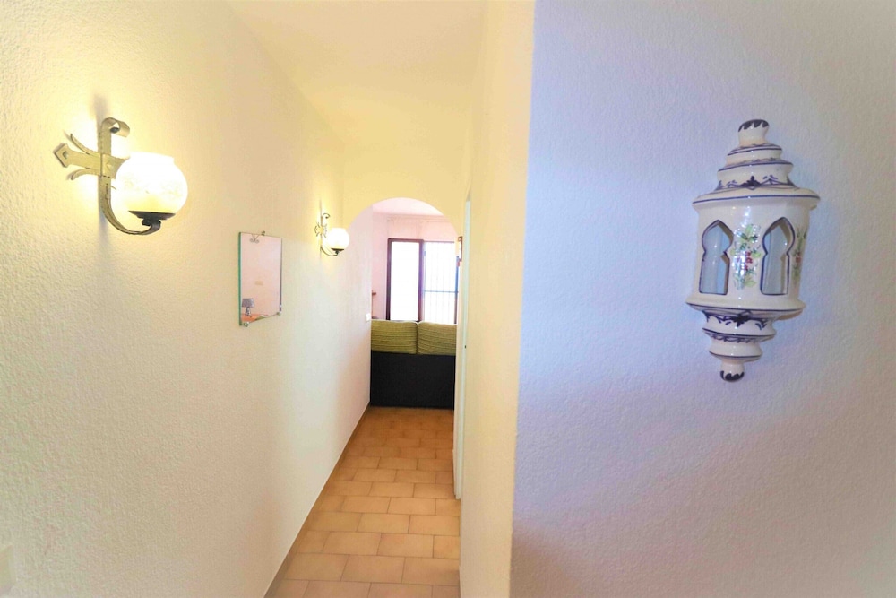 Apartment in Roses Near Waterfront & Mountains