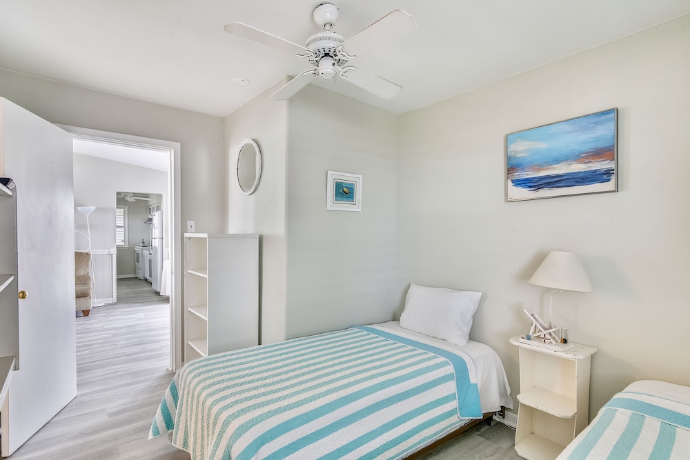 Betsy's Beachfront Cottage view 5