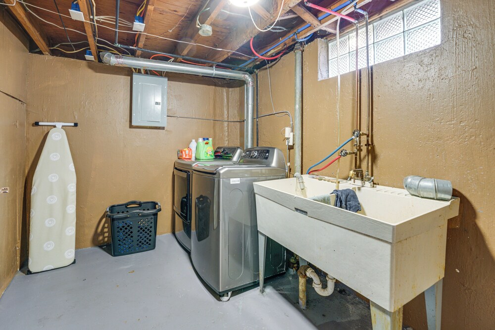 Game, Stay & Play: Family Home in Westland!