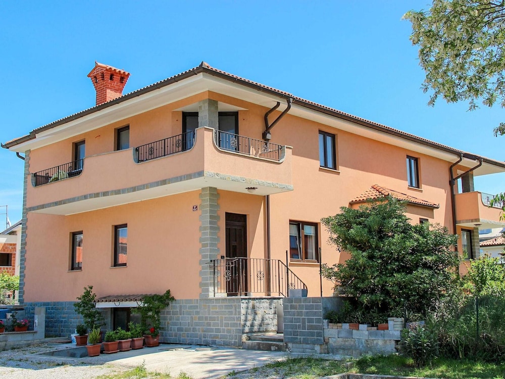 Air Conditioned Apartment in Residential Area near Town Center view 5