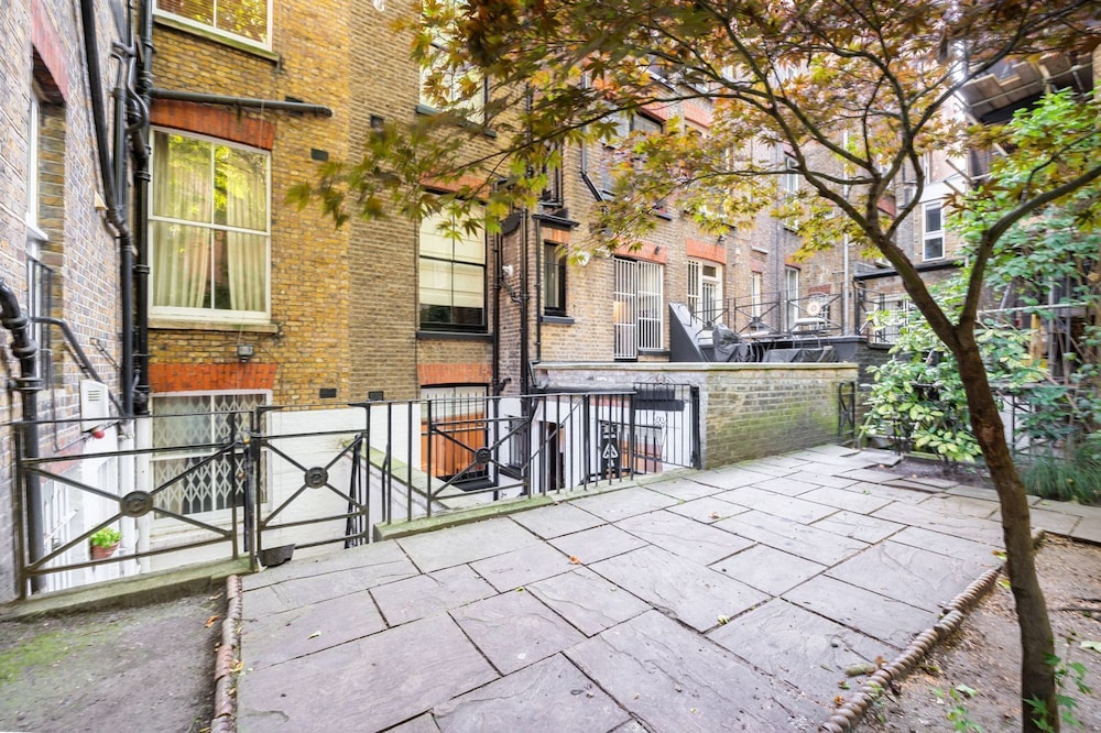 18 Wetherby Place