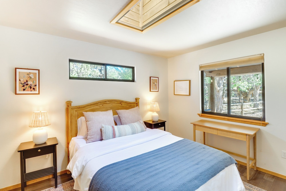 Pet-friendly Show Low Cabin w/ Patio & Gas Grill!