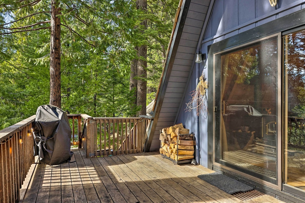 Decks, Grills + Fire Pit: Camp Connell Hideaway! view 4