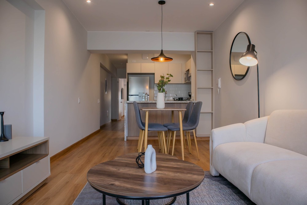Picturesque 2BR With Fantastic Pool in Miraflores