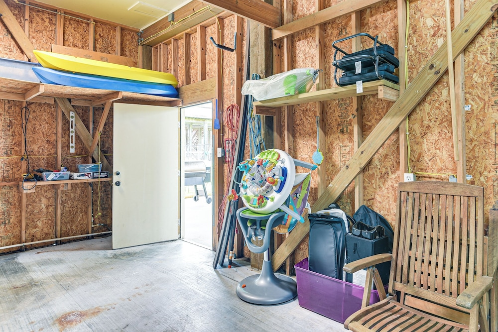 Walk to the Ocean: Family Retreat in Crystal Beach