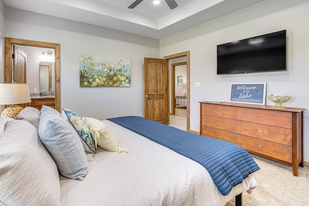 1 Mi to Lake Texoma: Expansive Outdoorsy Escape!