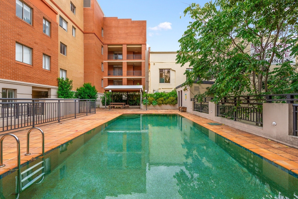Spacious Inner-west 2-bed With Alfresco Dining