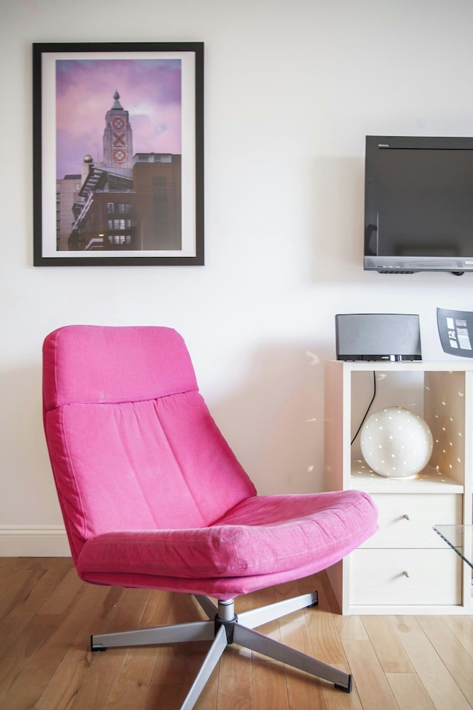Theed Street by Onefinestay