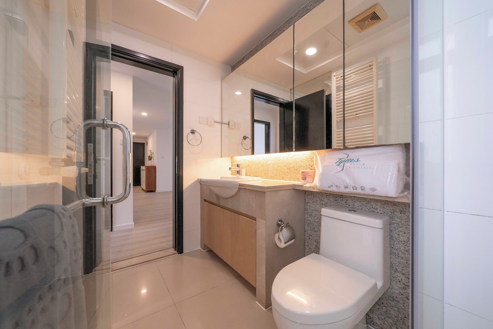 Tyms Spacious 3BR 2BA APT Laishi Di