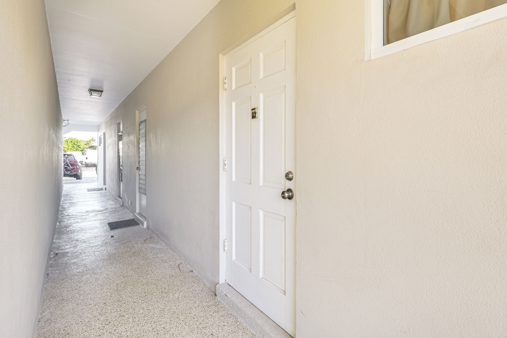 Waterfront Condo w/ Dock in Fort Lauderdale!