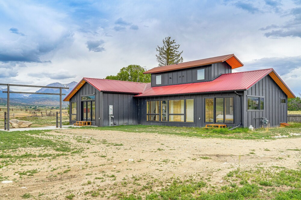 Stunning 14er Views! Private 6-acre Salida Retreat