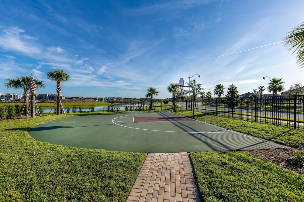 Dream 5Bd Storeylake Close to Disney