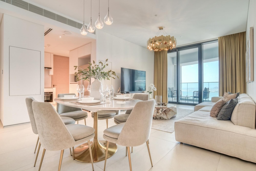 Serene Beachfront Ain Dubai View at Address JBR