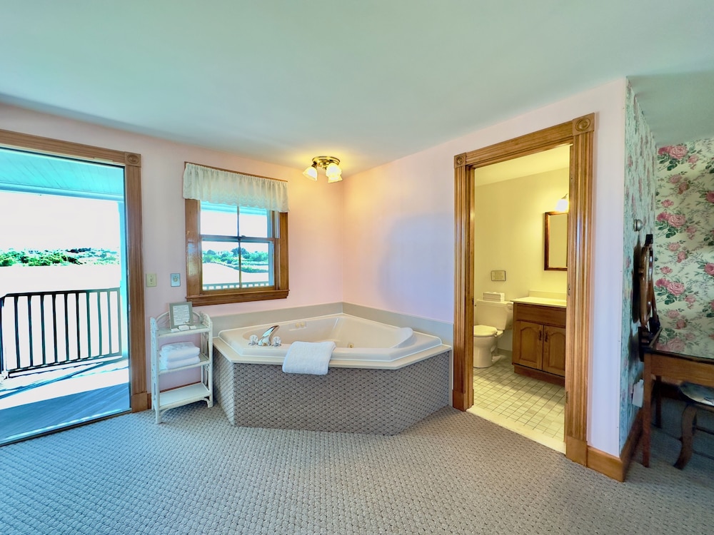 Rose Farm Inn