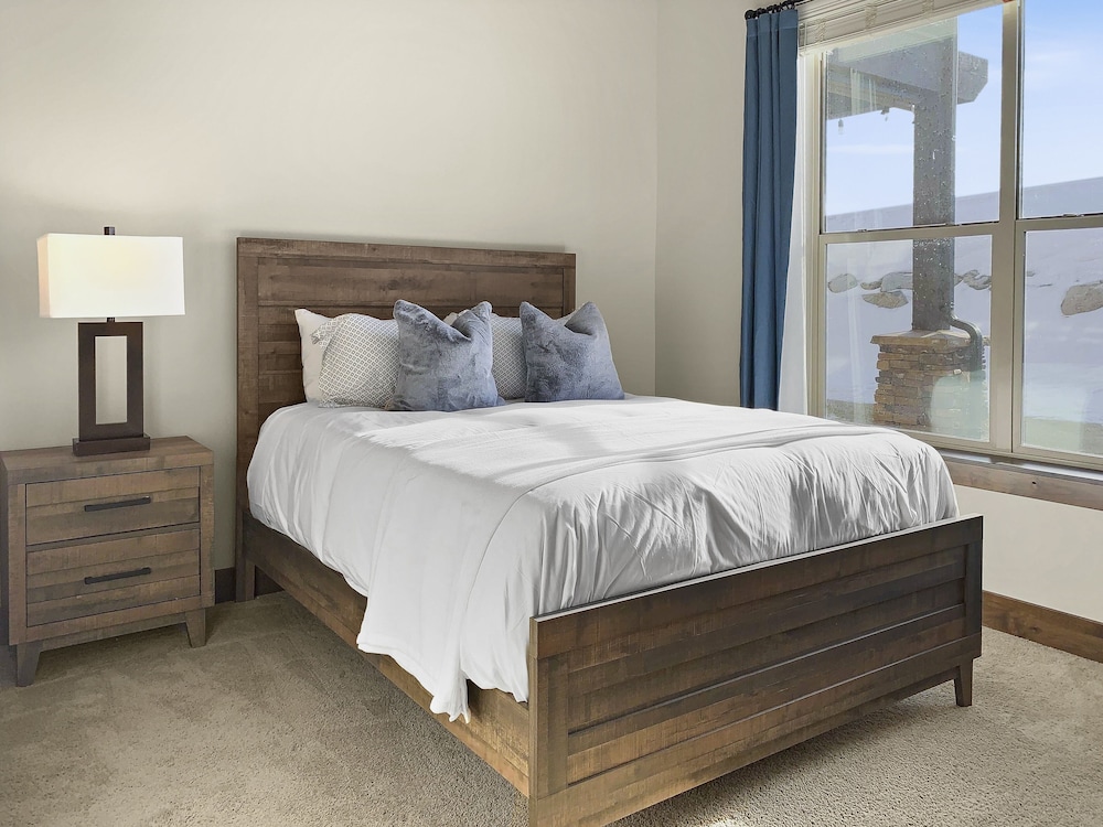 Black Rock Ridge 2 Bedroom Home by RedAwning view 2