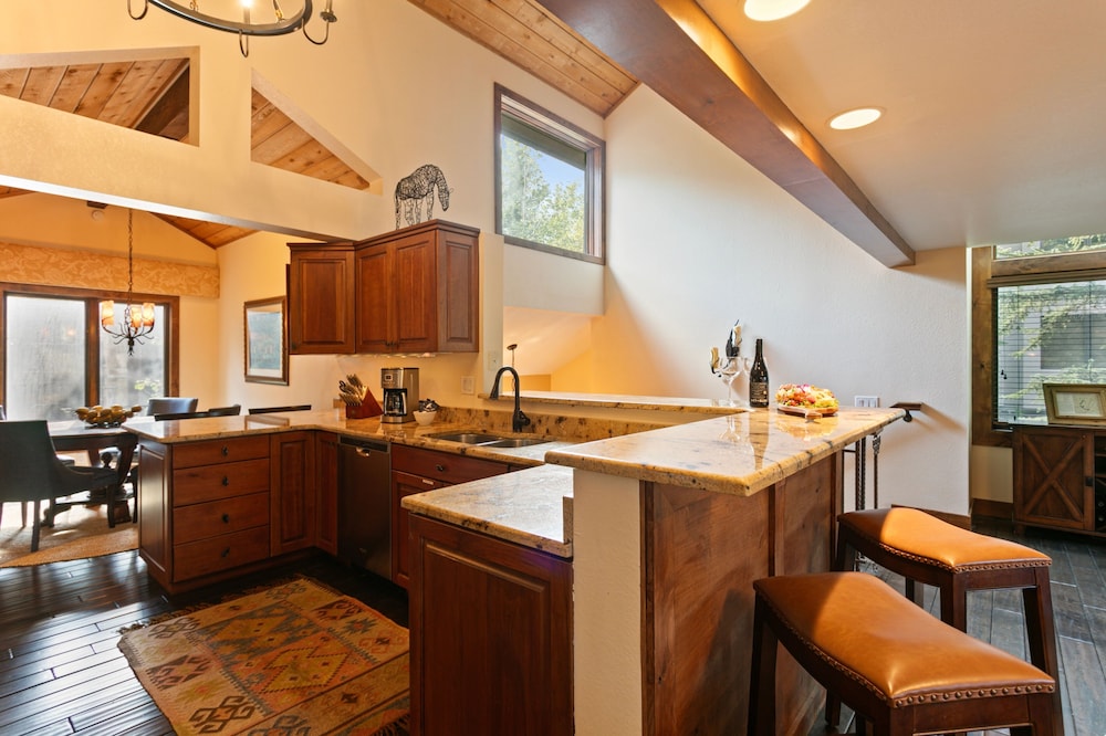 Ridgepoint - Three Bedroom with Spa #128 3 Condo