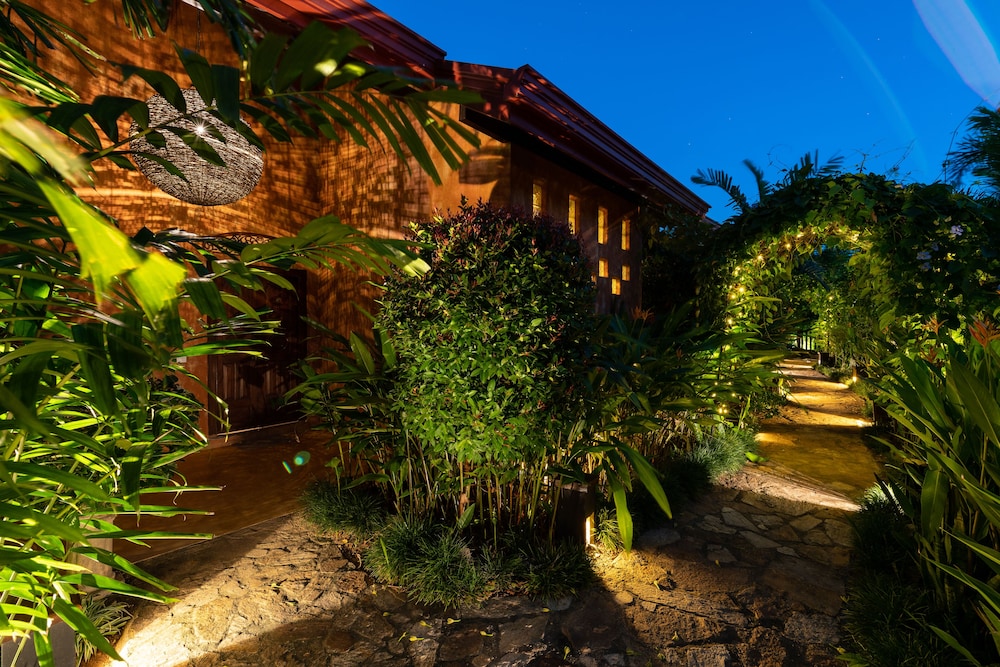 DCanal House