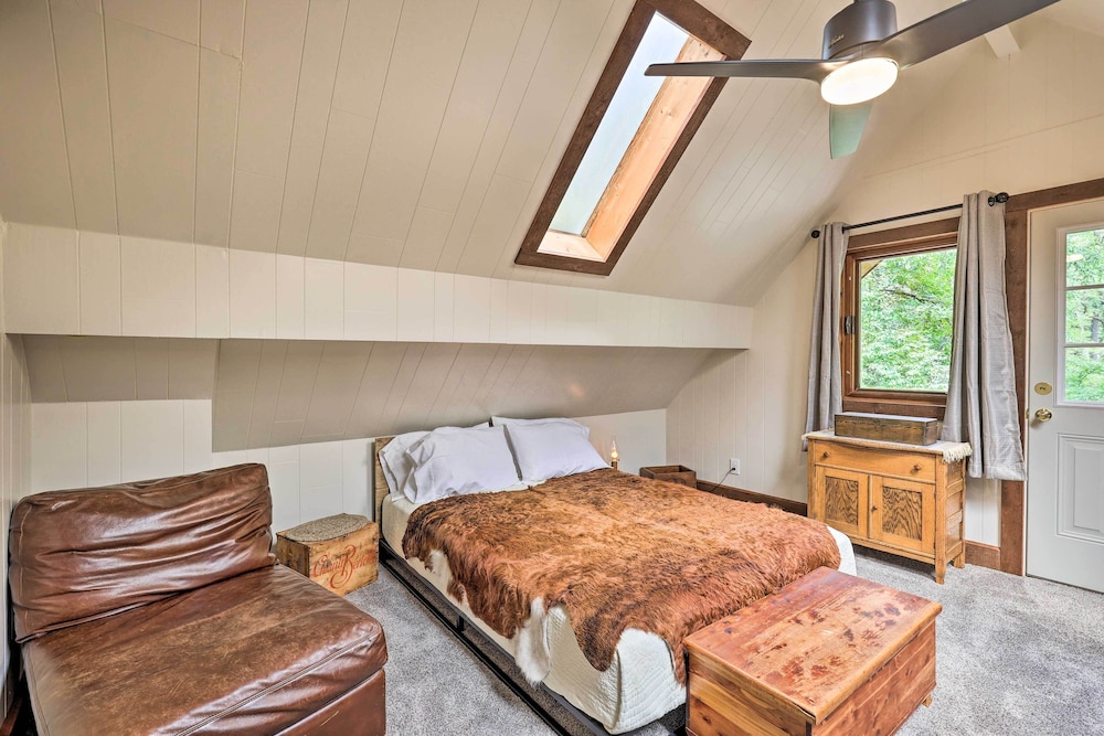 Quiet Max Meadows Cabin, 12 Acres of Property view 5
