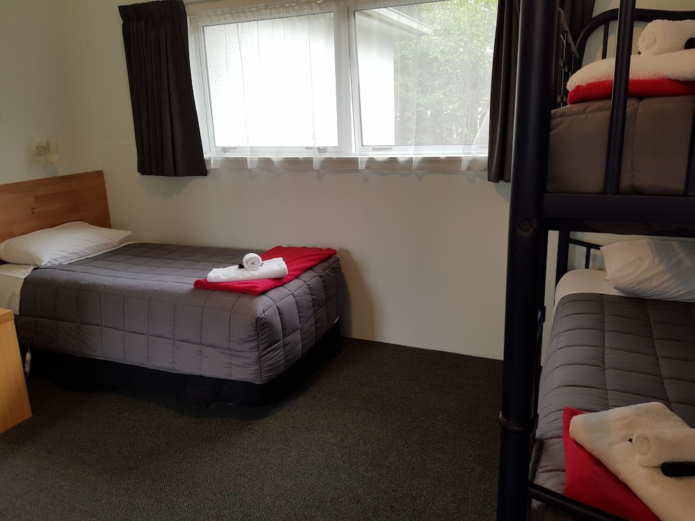 Courtesy Court Motel