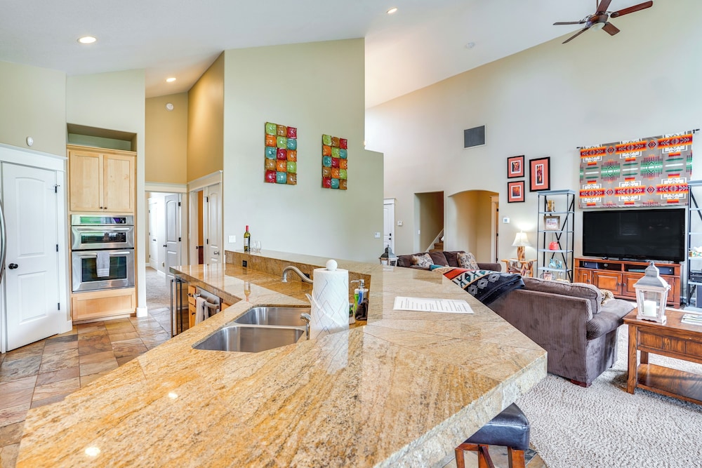 Redmond Golf Getaway - Near Smith Rock State Park!