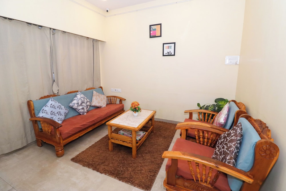 Pinaki Comfort Stay, Vile Parle - Near Airport