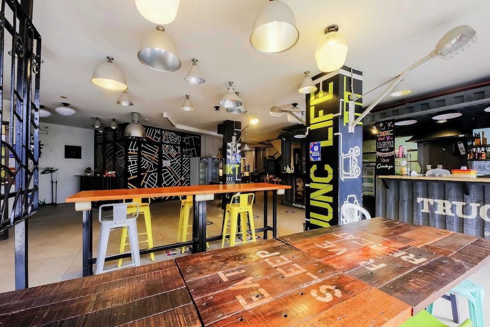 Junction Hostel Poblacion Makati Avenue