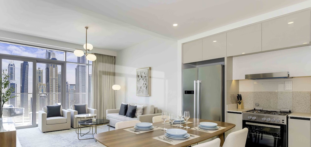 LUX The Marina Vista Beachfront Suite 2
