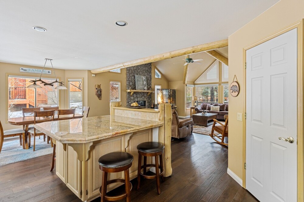52 - Stony Creek Chalet 3 Bedroom Home by RedAwning view 3