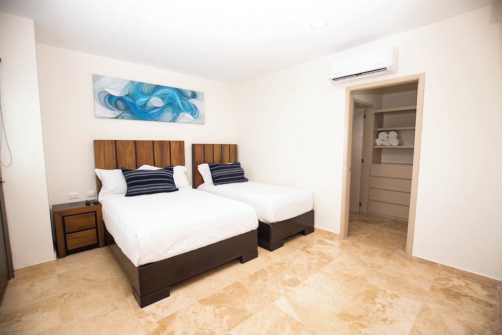 Elegant Condo at Playa Brujas