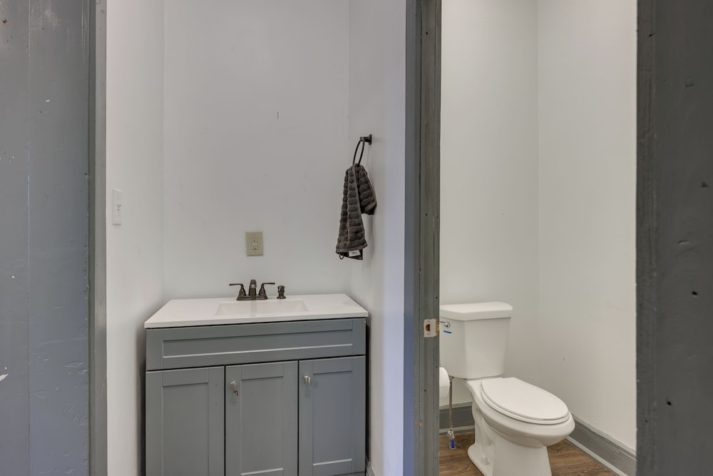 Walk to Town: Bath Apt Near Keuka Lake Wine Trail