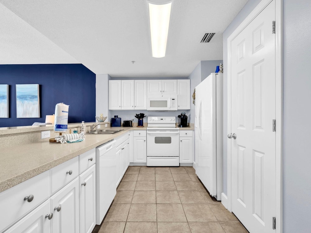 Majestic Beach Towers 1-1205