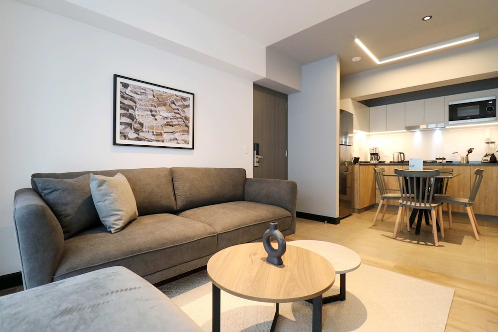 w Fabulous 2BR w Impressive Deco in San Isidro