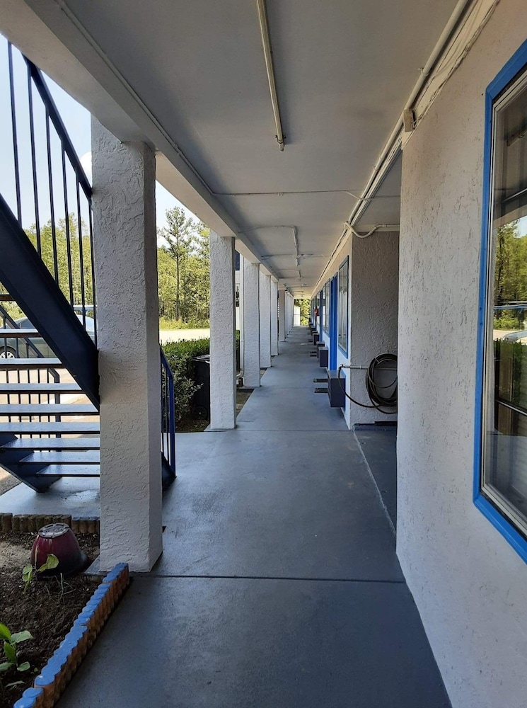 Ponce De Leon Motel