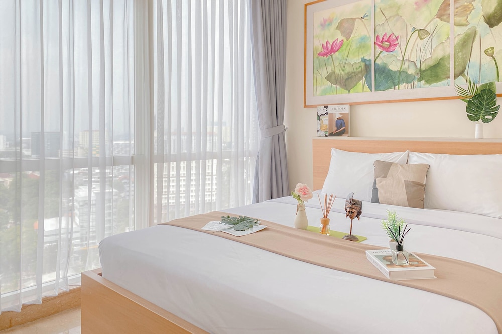 Big and Cozy 1BR with Working Room Menteng Park Apartment